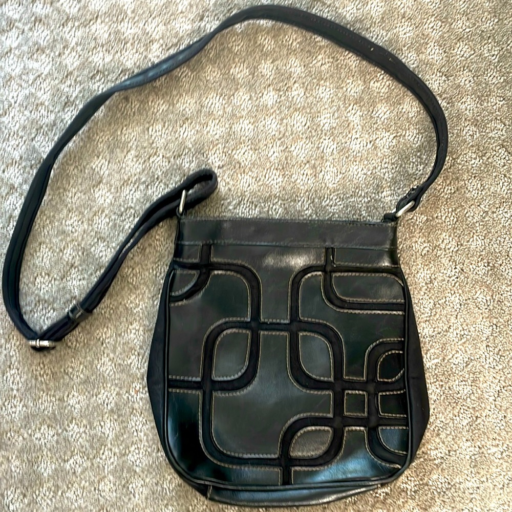 Learher crossbody are over shoulder bag